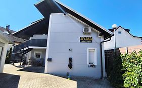 Jo-Ma Apartma - Safe Parking