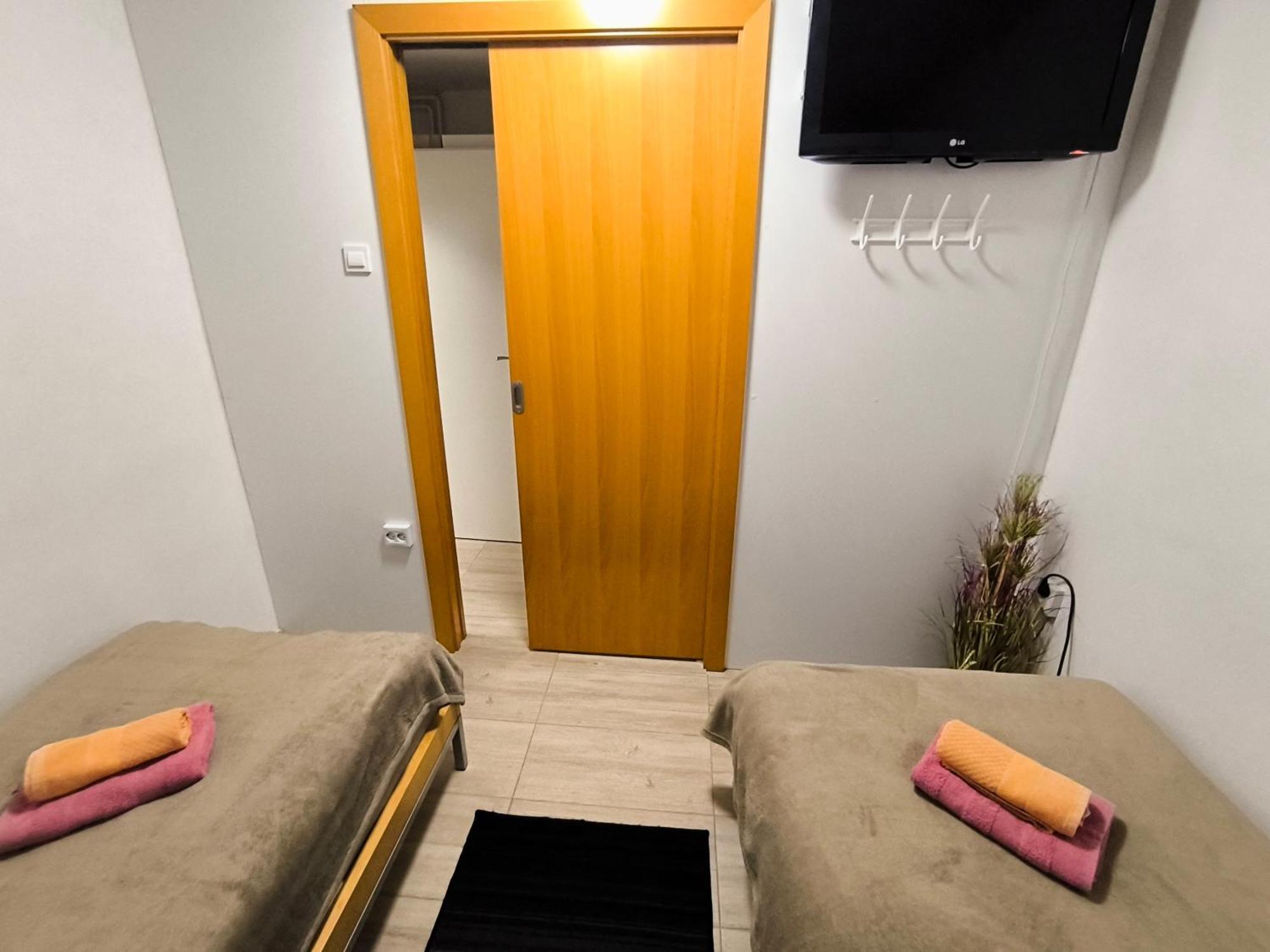 Jo-Ma Apartma - Safe Parking Lubiana Esterno foto